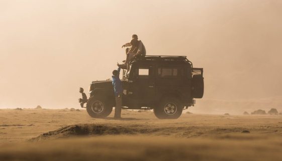 friends jeep desert ride travel 4293090